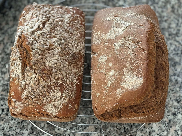 Emmer-Nackthafer Vollkornbrot (Rührteig)