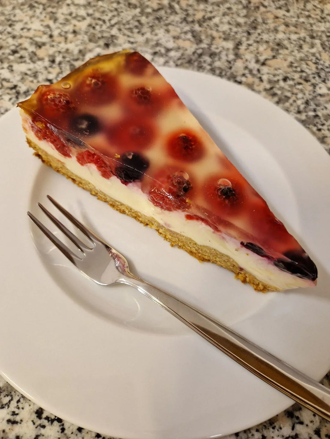 Käsekuchen mit Beeren aus Vollkornmehl