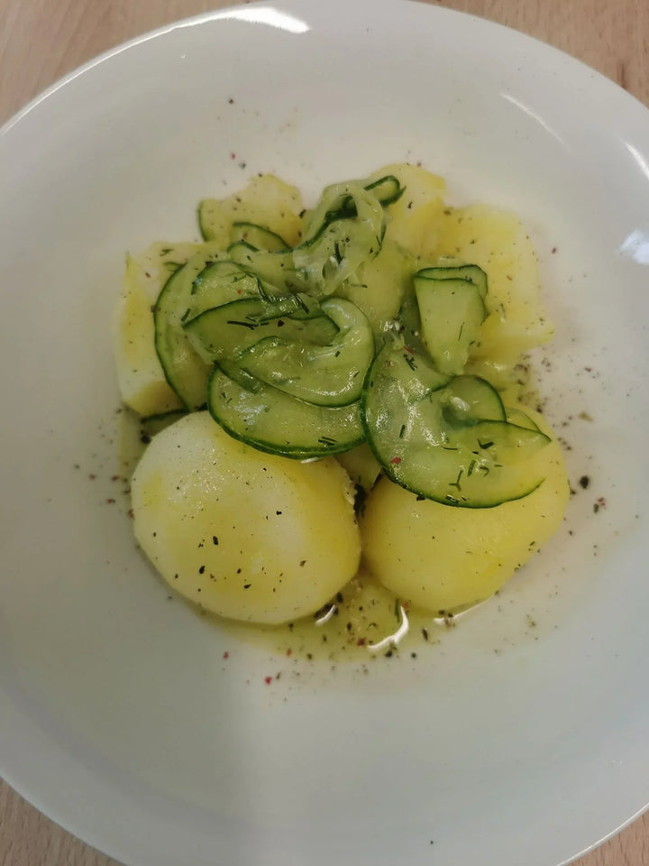 Pellkartoffeln mit Gurkensalat